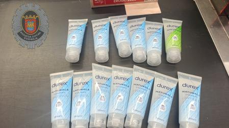 Imagen de los botes de lubricante sustraídos en un supermercado en Tudela
