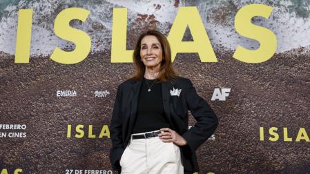 La actriz Ana Belén posa para los medios durante el photocall de la película 'Islas', de Marina Seresesky
