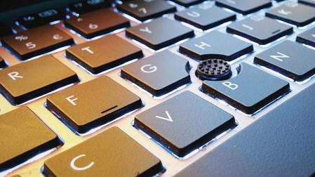Teclado con protuberancias en la F y la J
