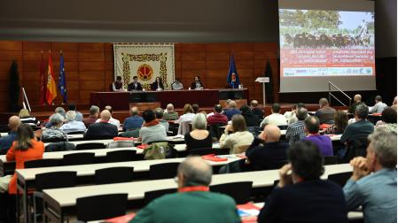 Un momento de la mesa redonda sobre toros y juventud, este viernes en la UPNA