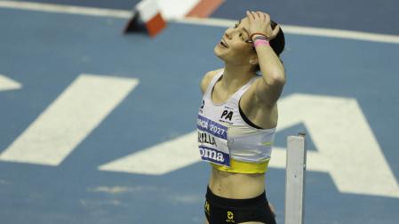 La reacción de la atleta pamplonesa Andrea Arilla tras uno de sus saltos este viernes