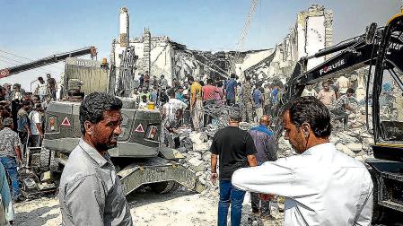 Imagen que muestra los momentos posteriores al bombardeo de una escuela de Primaria de la ciudad iraní de Minab, al sur del país, donde murieron 85 niñas