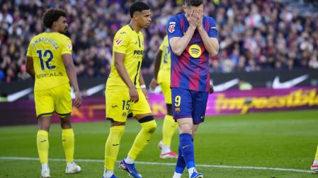 El delantero del Barcelona Robert Lewandowski, durante el partido de la jornada 26 de LaLiga entre el Barcelona y el Villarreal