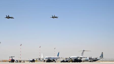 Aviones de combate de la Fuerza Aérea de Kuwait participan en el ejercicio "Jabriya 1" en la Base Aérea Abdullah Al-Mubarak, en la Gobernación de Farwaniya, Kuwait, el 17 de abril de 2025