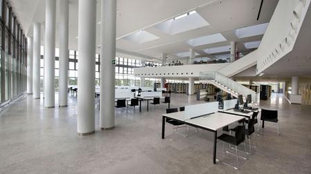 Imagen del interior de la Biblioteca de Navarra