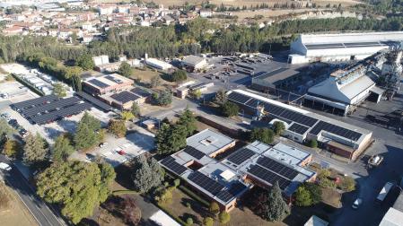 Sistema de autoconsumo fotovoltaico instalado en la sede productiva de GrafTech, en Ororbia