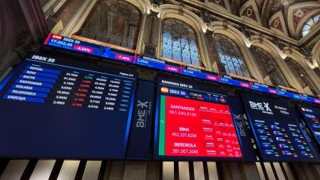 La Bolsa española cedió este martes un 4,55 %, su mayor caída en casi un año, lo que significa que perdió las ganancias acumuladas de 2026 en un escenario mundial de incertidumbre por el aumento de las tensiones de Oriente Medio
