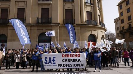 Protesta de los técnicos sanitarios frente al Palacio de Navarra