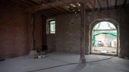 Casa Soto: En estos momentos, se trabaja en la estructura principal del edificio, con la sustitución de los pilares de la planta baja y la sustitución de las vigas de madera en los forjados de la primera planta
