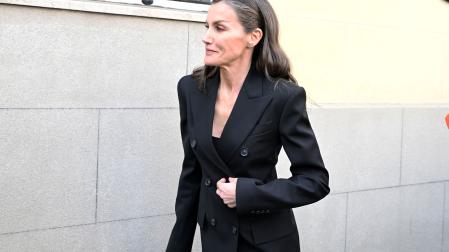 La Reina Letizia, a la salida de la capilla ardiente por Fernando Ónega