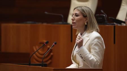 La candidata a la presidencia de la Junta de Extremadura, María Guardiola , interviene durante el debate de su investidura como presidenta de la Junta este miércoles