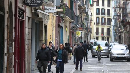 A: EDUADRDO BUXENS F: 03 MARZO 2026 L: PAMPLONA ,LA BAJERA - CALLE MAYOR T: REPORTAJE DESAFÍOS DE NAVARRA - EL COMERCIO EN NAVARRA -