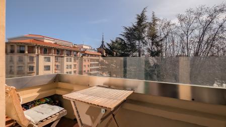 Vivienda reformada en la plaza de la Cruz