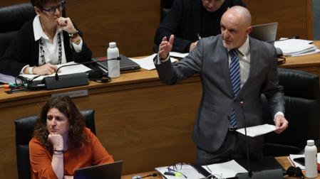 Javier Esparza ha defendido esta mañana el apoyo de su partido a la prohibición del uso del burka y el nicab en espacios públicos.