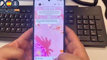 Utilizan la excusa de que su hijo se encuentra en alguna situación de riesgo y que necesita dinero urgentemente. Los padres, asustados, realizan sin dudarlo, una transferencia bancaria