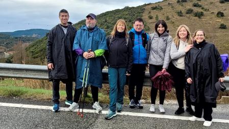 Los amigos, rodeados de los suyos, en un momento del camino