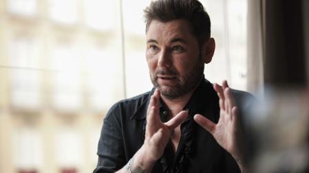 Miguel Poveda ha seguido los pasos de Federico García Lorca por las ciudades que le marcaron en el documental 'Enlorquecido: Solo el misterio nos hace vivir'