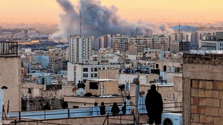 Las columnas de humo provocadas por las explosiones vuelven a ser habituales en los territorios de Oriente Próximo
