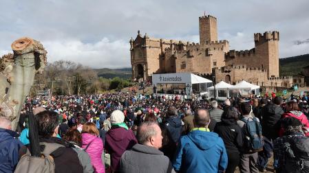 Multitudinaria celebración eucarística en la explanada del castillo de Javier este domingo, 8 de marzo