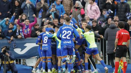 Los jugadores del Getafe celebran el segundo gol de su equipo ante el Betis
