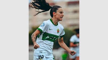 Carlota Ursúa celebra uno de los goles