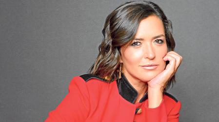 Alejandra Andrade conduce y produce una nueva temporada de ‘Fuera de cobertura’