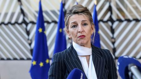 La vicepresidenta segunda y ministra de Trabajo, Yolanda Diaz, atiende a los medios en el marco de su participación en el Consejo Europeo, este lunes en Bruselas