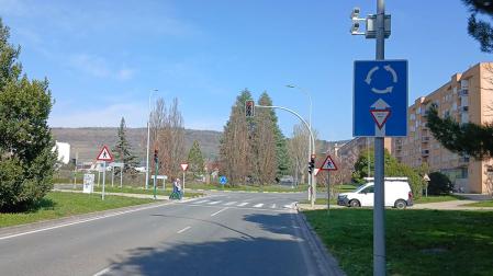 Punto en el que se ha instalado un nuevo dispositivo de foto-rojo en la calle Bizkarmendia de Burlada