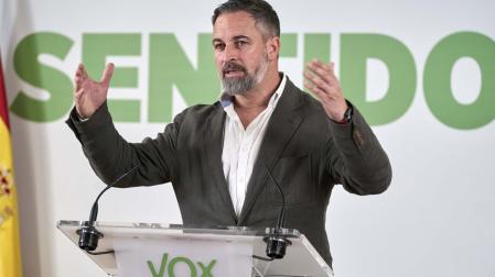 El presidente de Vox, Santiago Abascal, interviene en un acto de la formación este lunes en el Parador de Gredos