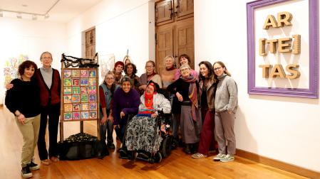 Mujeres autoras de la muestra Ar(te)tas que puede verse en la casa de cultura de Estella.