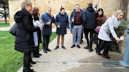 Brindis inaugural con el agua de Lóquiz con los jardines de San Pedro como escenario