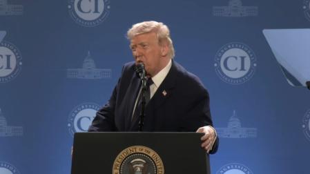 Captura de vídeo de una transmisión de la Casa Blanca del presidente de Estados Unidos, Donald Trump, durante una declaración este lunes, desde Miami
