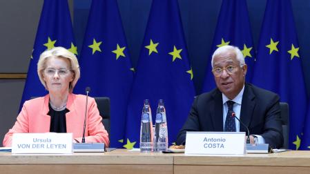 La presidenta de la Comisión Europea, Ursula von der Leyen, y el presidente del Consejo Europeo, Antonio Costa, hablan durante una videollamada con los líderes de Oriente Medio