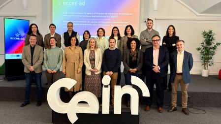 La directora general Transición Energética y Digital, I+D+i Empresarial y Emprendimiento, Garbiñe Basterra, y la directora gerente de CEIN, Uxue Itoiz, junto al resto de representantes de las comunidades socias del proyecto