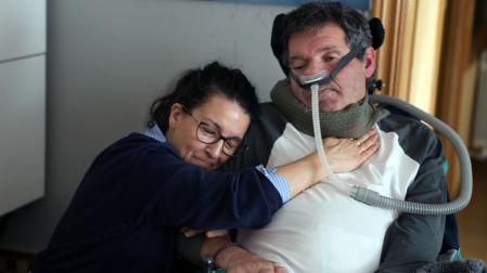 María García y Carlos Ardanaz, la semana pasada en su domicilio de Olite