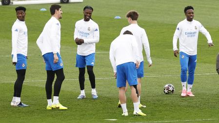 Los jugadores del Real Madrid se ejercitan en la previa al choque contra el Manchester City en la Ciudad Deportiva