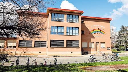 Exterior del colegio público de Puente la Reina