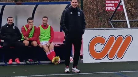 El pamplonés, en el banquillo del Doneztebe en Autonómica