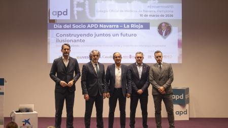 Luis Galindo, en el centro, en la foto de familia poco antes de empezar el evento