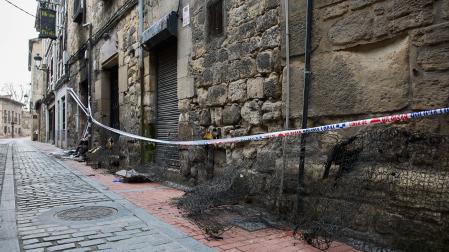 Tres personas han muerto y otras cuatro han resultado heridas, dos de ellas menores de 7 y 11 años, en el incendio que se declaró en torno a las 22:45 horas de este martes en un edificio de Miranda de Ebro (Burgos)