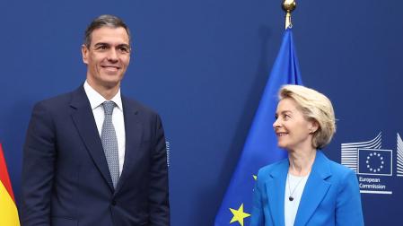 El presidente del Gobierno, Pedro Sánchez, en un encuentro anterior con la presidenta de la Comisión Europea, Ursula von der Leyen, en Bruselas