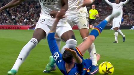 Momento del rodillazo de Rüdiger a Rico en el partido Real Madrid-Getafe