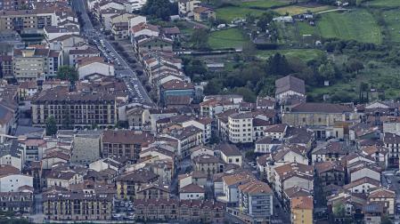 *Panorámica de una parte del centro urbano de Alsasua.
