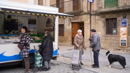 Pescadería ambulante en la localidad de Lumbier