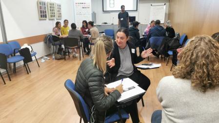 La Escuela de Salud es un espacio cercano y participativo donde compartir experiencias, aprender sobre las distintas temáticas que se proponen y adquirir herramientas útiles para el día a día