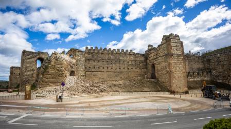 Una de las torres del castillo de Escalona, en la provincia de Toledo, se ha derrumbado en la mañana de este sábado sin causar daños personales