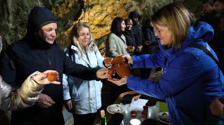 Cueva de Mendukilo. Cata a ciegas de agua de estalagtita de cueva y productos de la zona