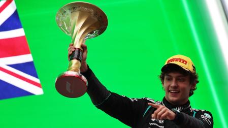 El piloto italiano Kimi Antonelli celebra su primera victoria en la Fórmula 1 en el Gran Premio de China