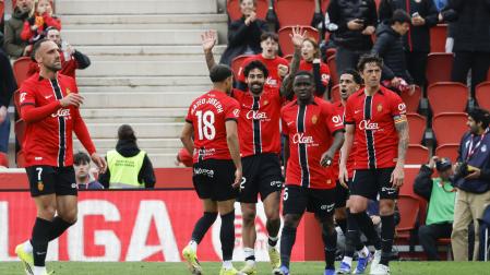 El jugador del Mallorca Samu Costa celebra tras marcar durante el partido ante el Espanyol