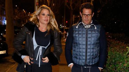 Makoke, ajena a la posible pena de cárcel que afronta junto a Kiko Matamoros, pasea relajada con su novio Gonzalo